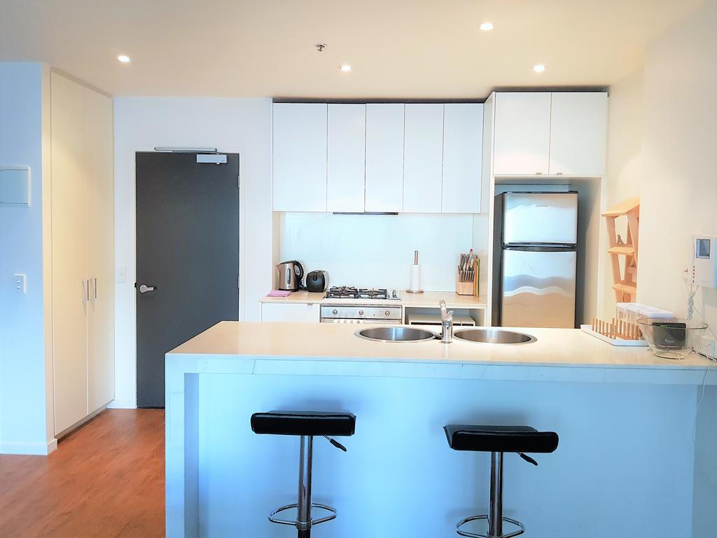 Readyset Apartments At Liberty Мельбурн Экстерьер фото